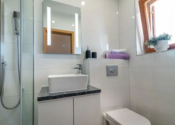 Marijan * Τρογκίρ